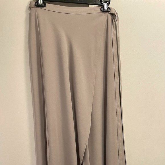 Louis Verdad Wrap Skirt - Picture 2 of 3